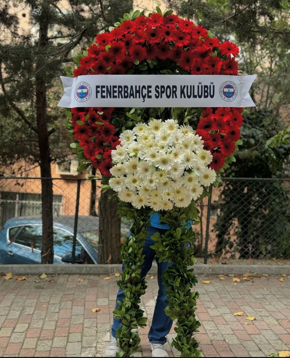 kirmizi---beyaz-gerbelalar-ayakli-cenaze-celenk--cc136