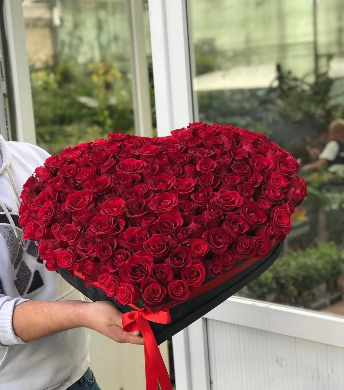 kalpli-kutuda-kirmizi-gul-cc151